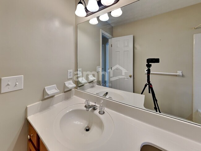 Building Photo - 3417 Summit Glen Dr