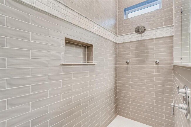 Building Photo - 7112 Poulain Dr