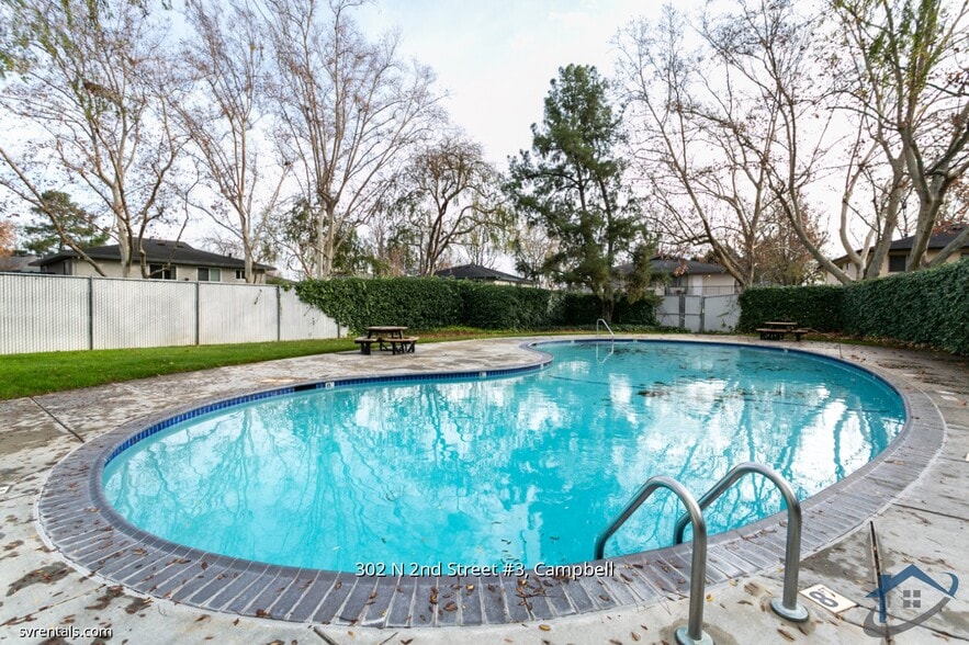 Building Photo - 302 N 2nd St