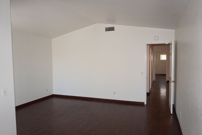 Building Photo - 10386 Meadow Creek Dr