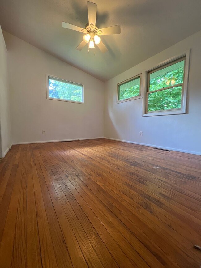 Building Photo - 3 Bedroom Avail August for 2026;  Monthly ...