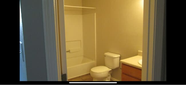 Building Photo - 8605 El Monte Ln NE