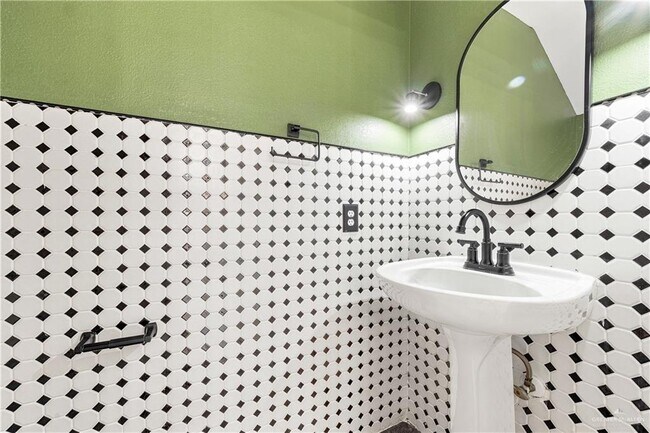 Building Photo - 37 San Esteban St