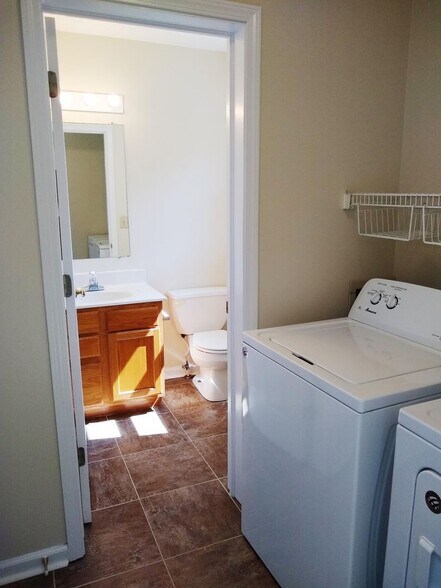 Building Photo - Allen Street