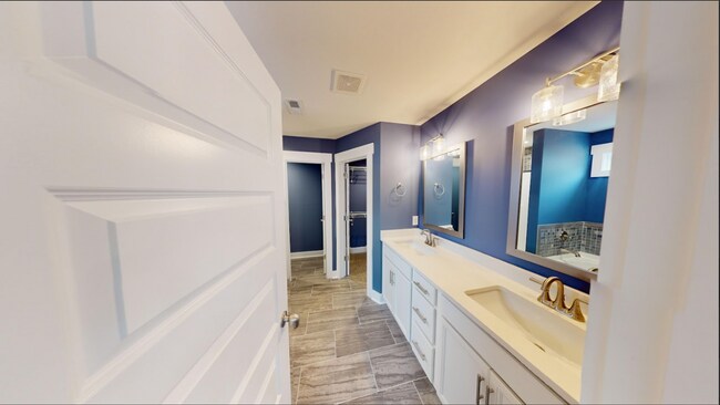 Building Photo - Beautifully Upgraded Home with Large Eat-In Kitchen And Spacious Primary Suite