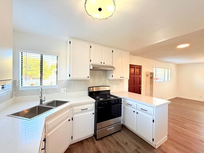 Primary Photo - 2506-2508 Norfolk Street