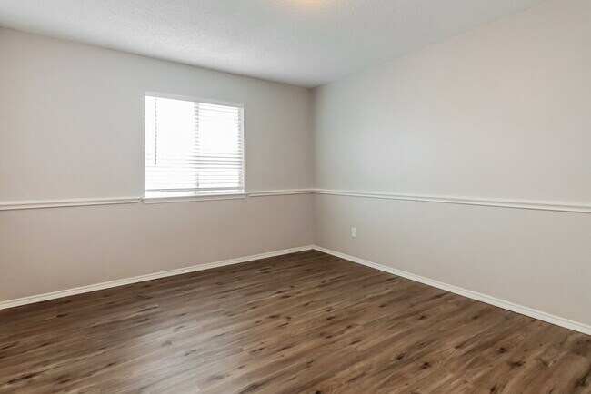 Building Photo - 813 Post Oak Trail