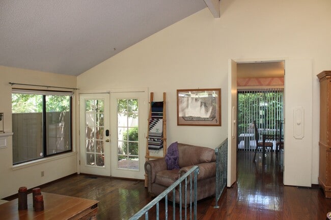Building Photo - 400 Hartnell Pl