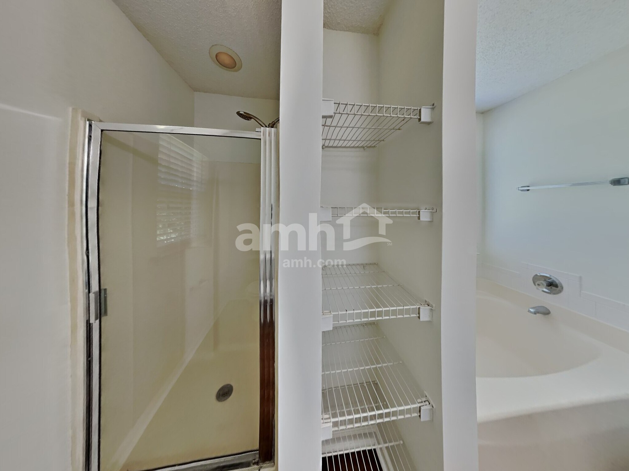 Building Photo - 15010 Ashlight Dr