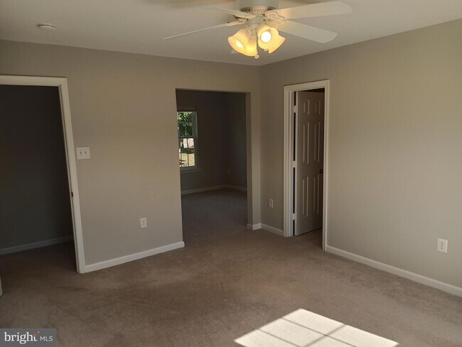 Building Photo - 345 Silver Ridge Dr