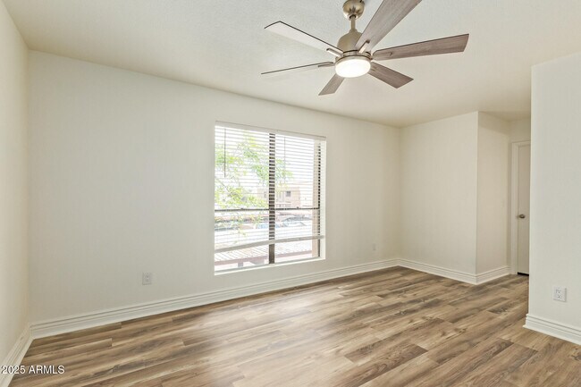 Building Photo - 3131 W Cochise Dr