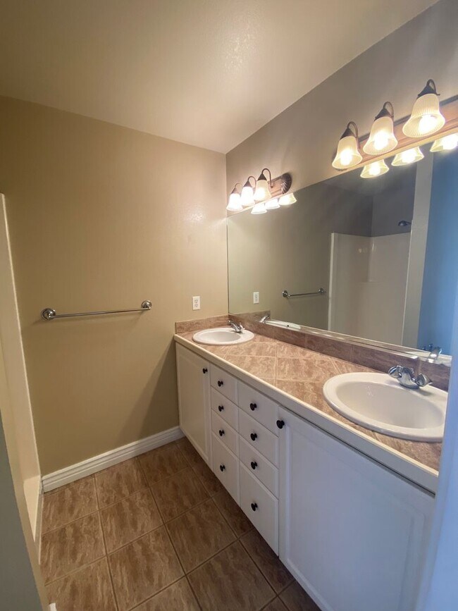 Building Photo - 322 N 50th Ave