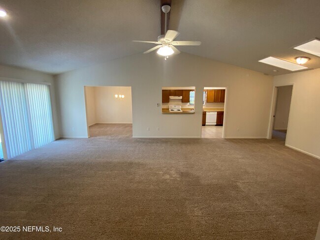 Building Photo - 12924 Tree Way Ln