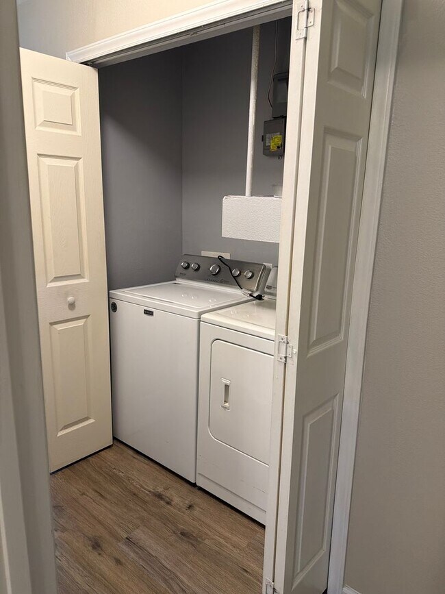 Building Photo - Three Bedroom Updated First Floor Condo at The Legends