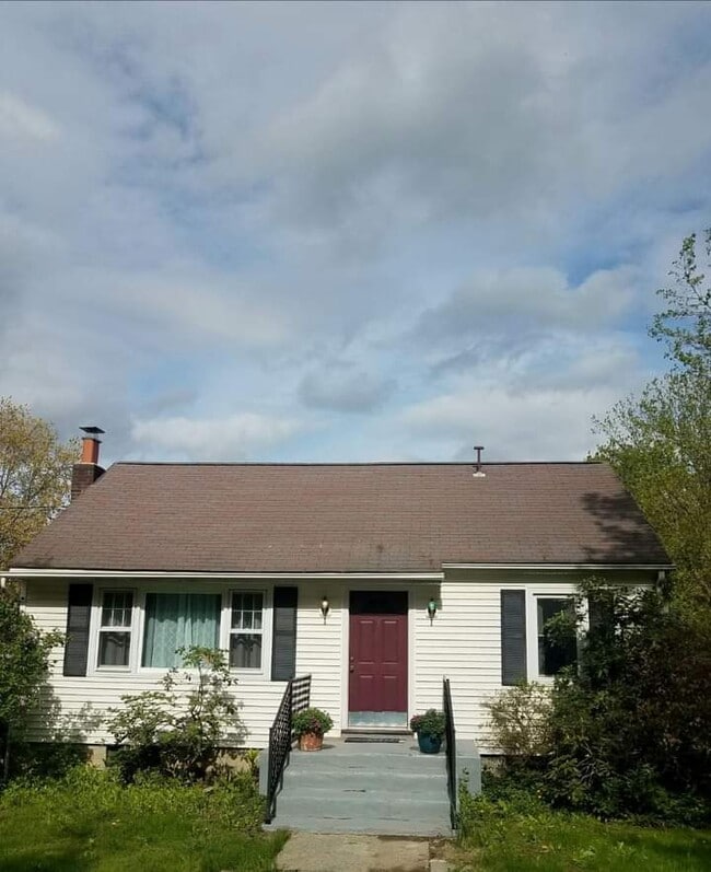 Building Photo - 3 Orchard Ln