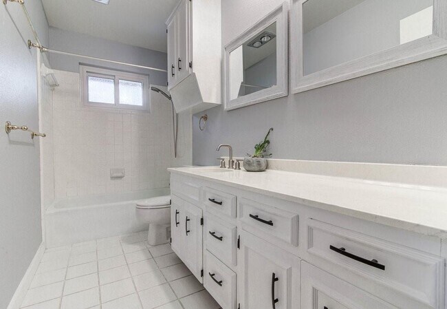 Building Photo - 2300 Cypress Point E