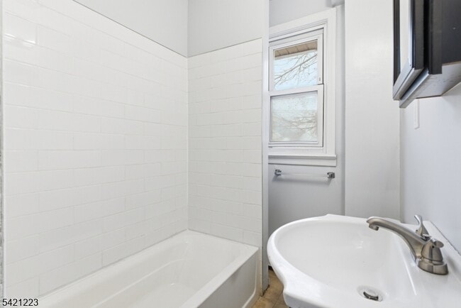 Building Photo - 70 Valley St