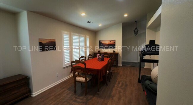 Building Photo - Fully Furnished Home with Pool – Prime Location in Visalia, CA