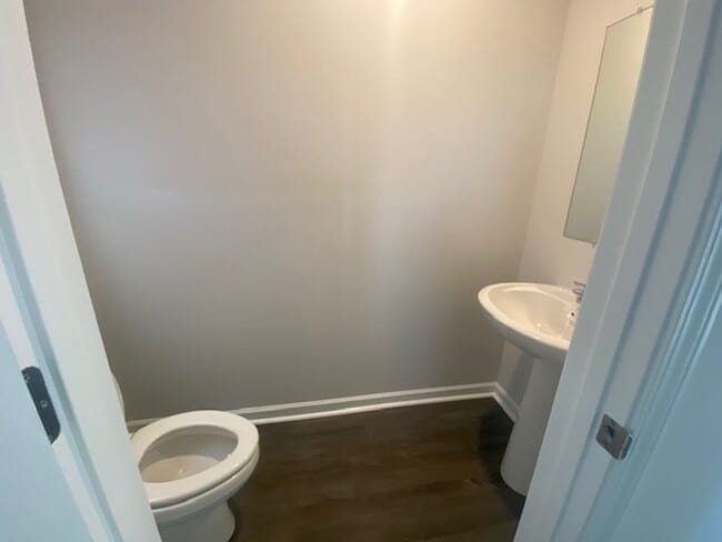Building Photo - Lincoln Townhome - Coming Soon!