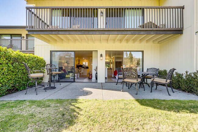 Building Photo - 760 Cottage Dr