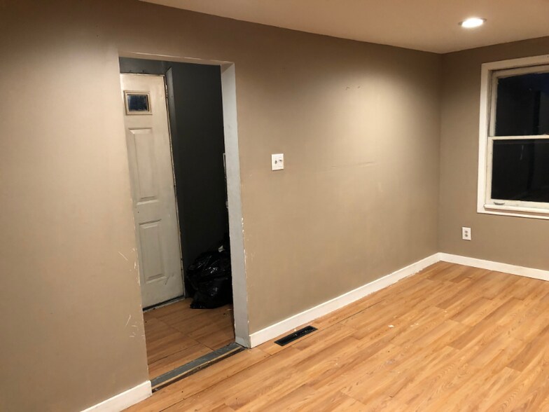 Building Photo - 502 Lucy St