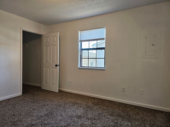 Building Photo - 1544 Diuguid Dr