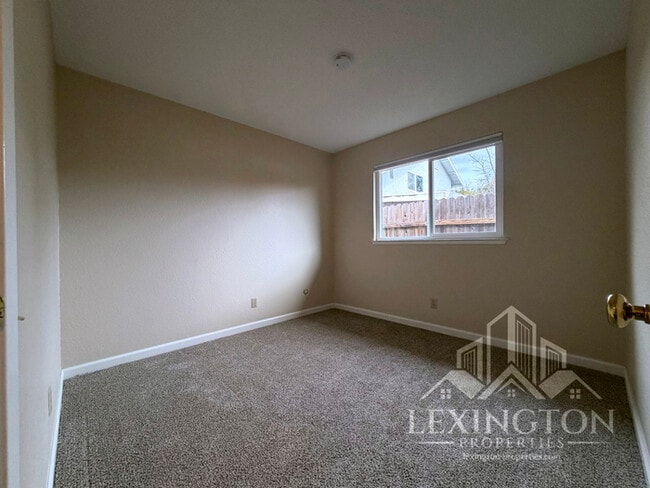 Building Photo - Beautifully Updated, 3BD/2BA Home in Larchmont Sunriver, off Sunrise Blvd. and Coloma Rd.