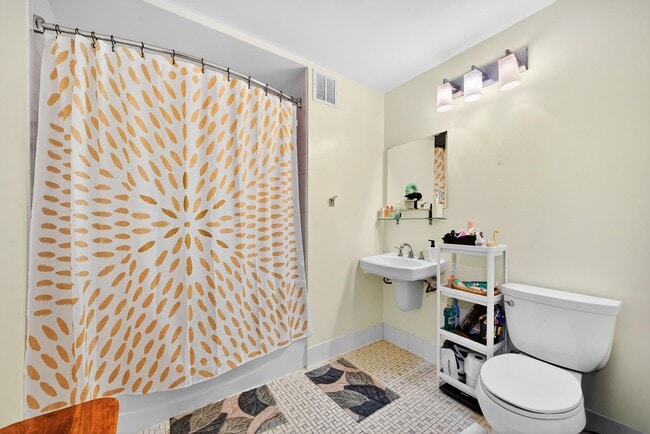 Building Photo - 700 Grove St