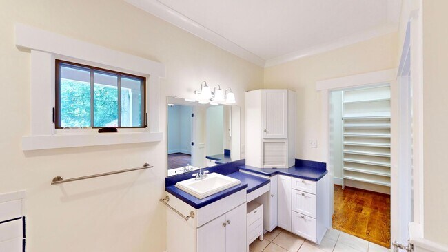 Building Photo - 2320 Chesterfield Ave