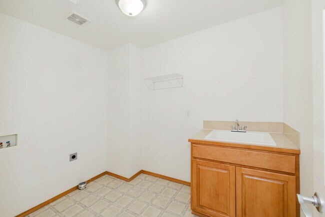 Building Photo - 6492 Wexford Ave SW