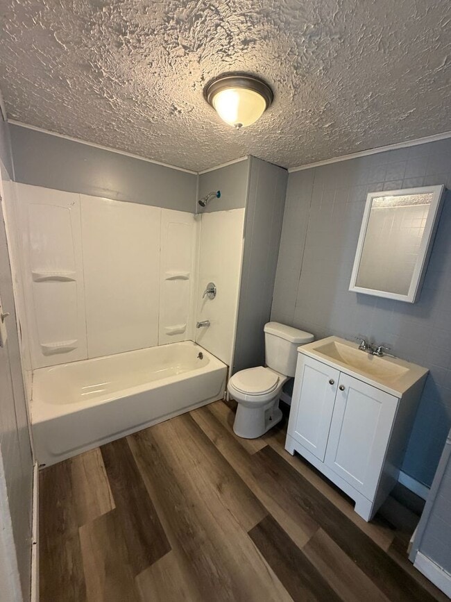 Building Photo - Spacious Multi-Level Akron Home for Rent | Open House Feb 7