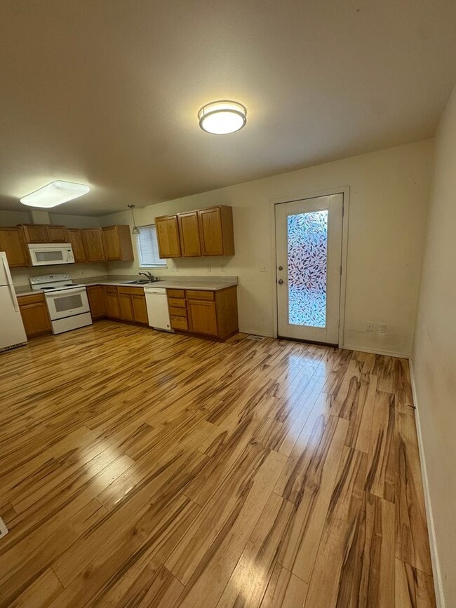 Building Photo - 5222 Leslie St