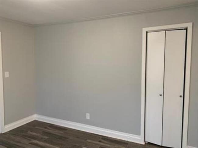 Building Photo - 352 Adams St