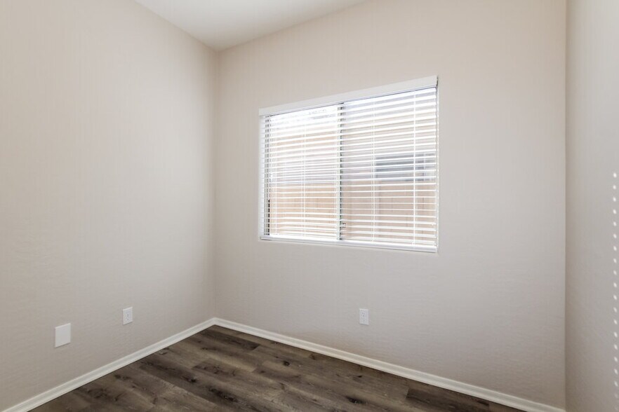 Building Photo - 13006 W Aster Dr