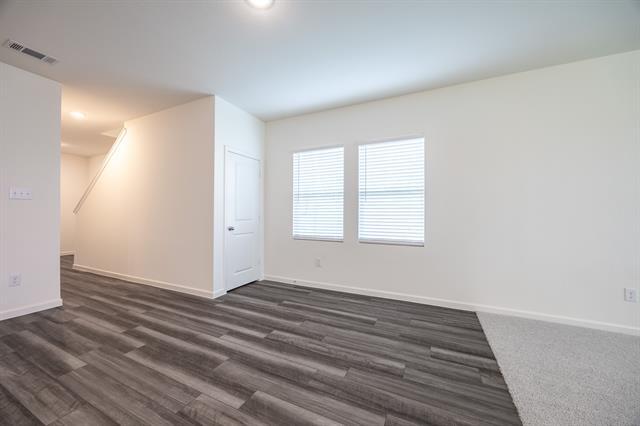 Building Photo - 5953 Sahara Dr