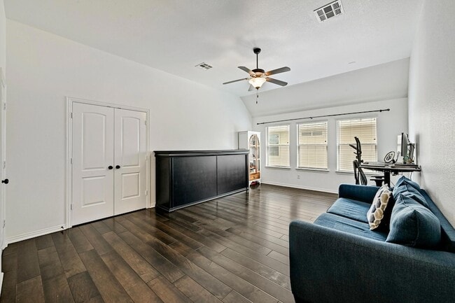 Building Photo - 4303 Woodledge Pl
