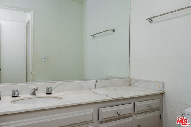 Building Photo - 5139 Balboa Blvd