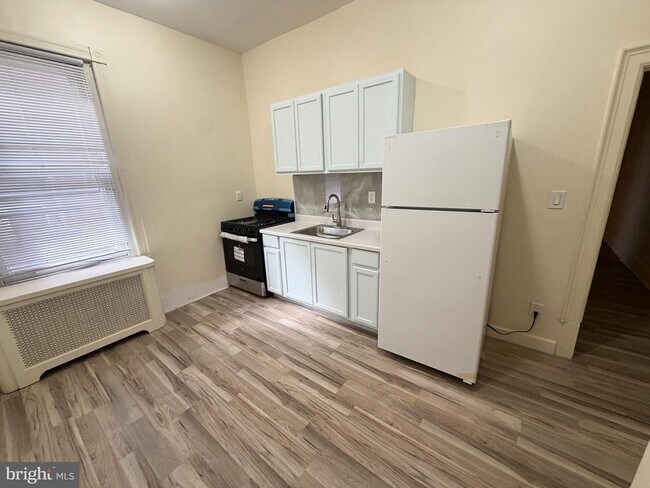 Building Photo - 4718 Hazel Ave