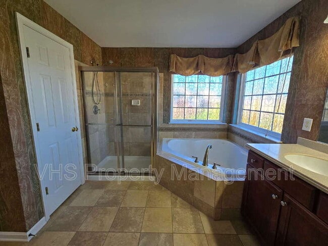 Building Photo - 2520 Post Oak Dr