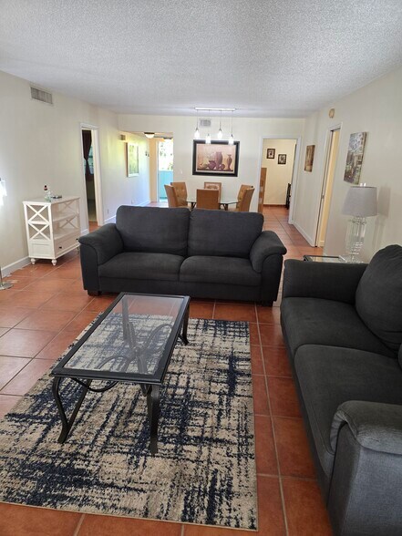 Building Photo - 933 Cypress Grove Dr