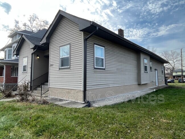 Building Photo - 2832 Central Ave