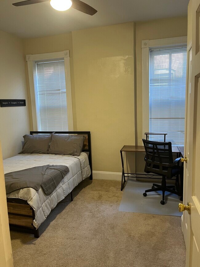 2nd Bedroom- Full Sized Bed; Office/Work Space w/ WIFI Extender; 43-inch 4k UltraHD Smart TV - 2219 Missouri Ave