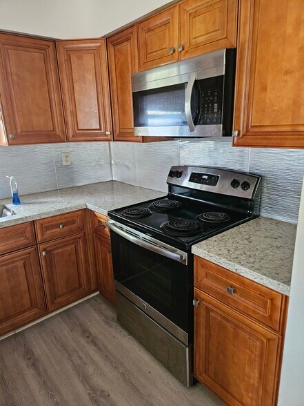 Building Photo - 6231 SW 37th Ct