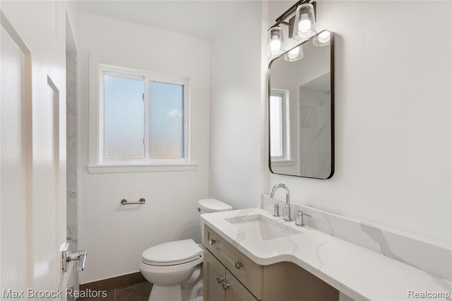 Building Photo - 1909 Gardenia Ave