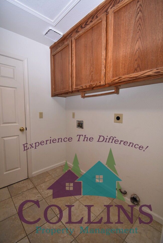 Building Photo - 505 Adriana Pl