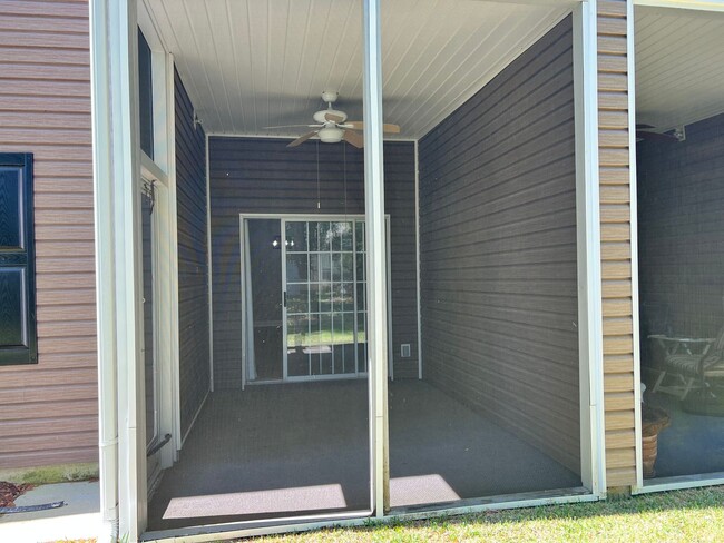 Building Photo - 963 Algonquin Dr