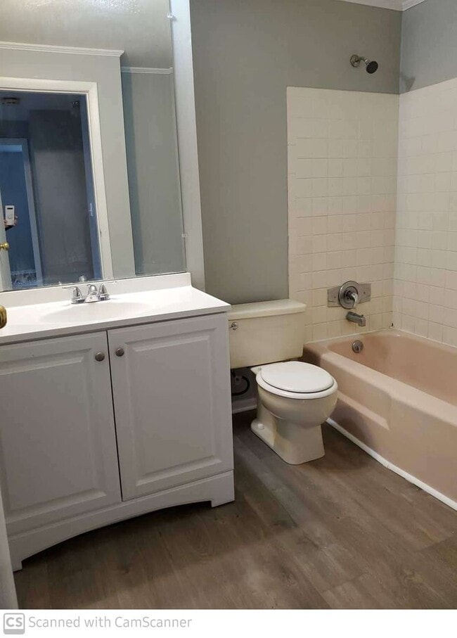 Building Photo - Beautiful, spacious 3 bed 2 bath home in E...