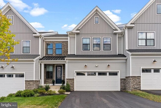 Primary Photo - 15 Mill Creek Dr