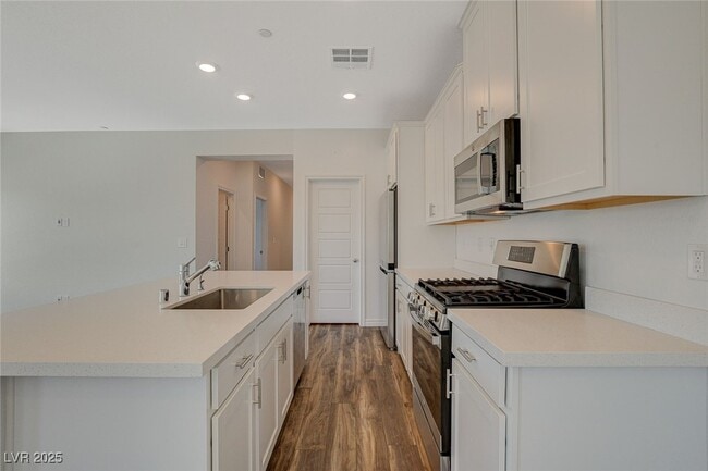 Building Photo - 206 Callen Falls Ave