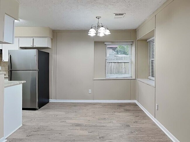 Building Photo - 801 Newport Blvd